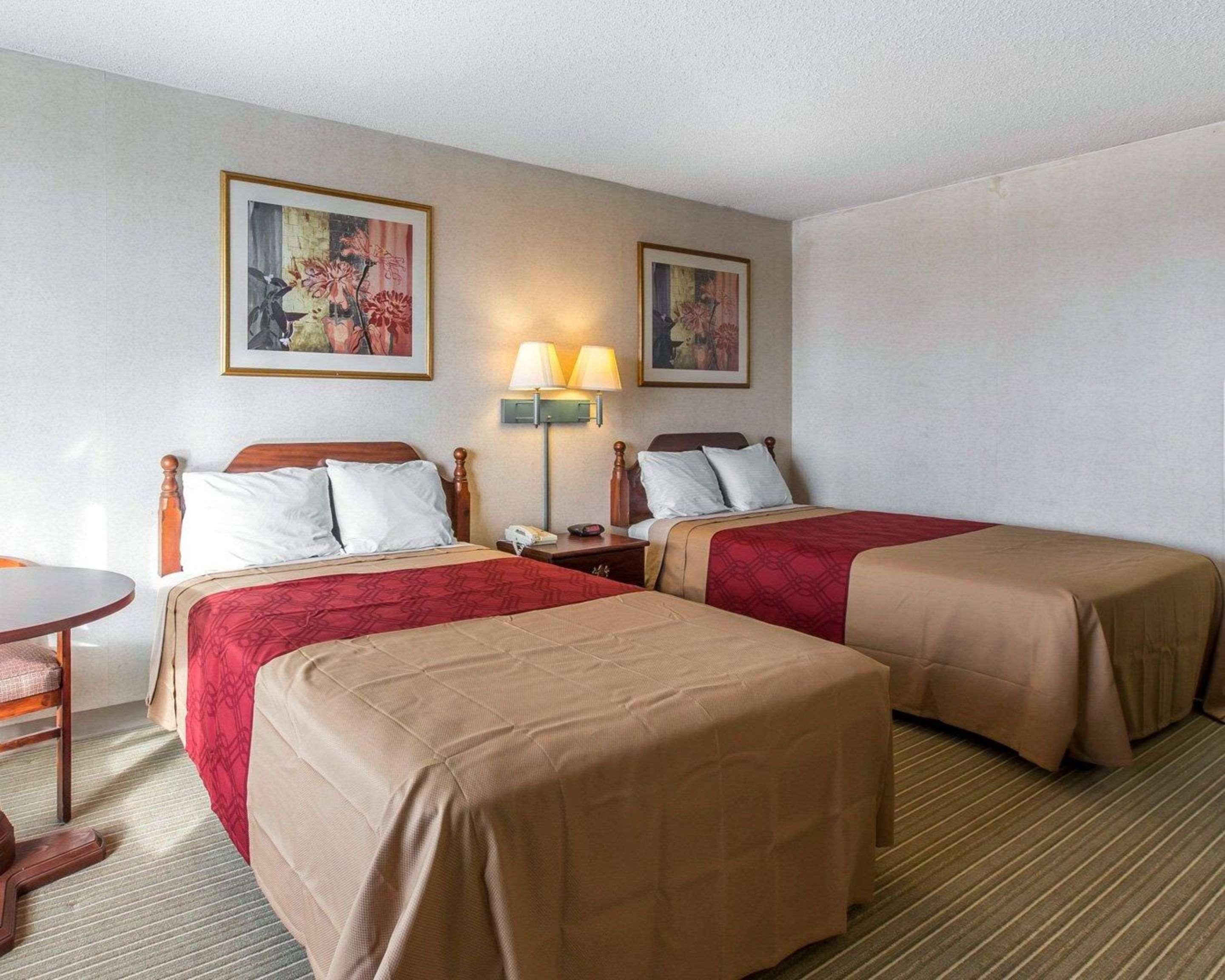 Econo Lodge Calhoun Buitenkant foto