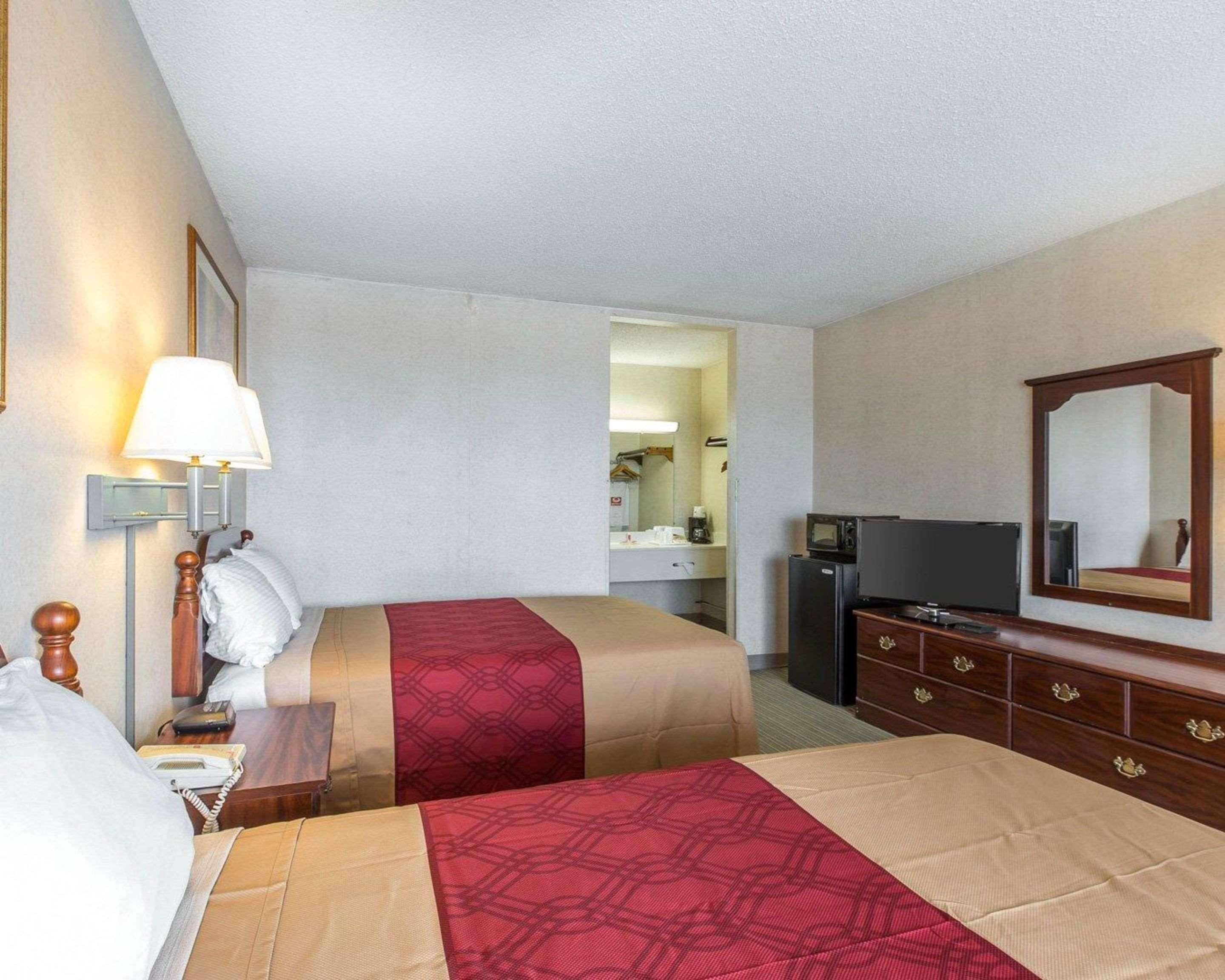 Econo Lodge Calhoun Buitenkant foto