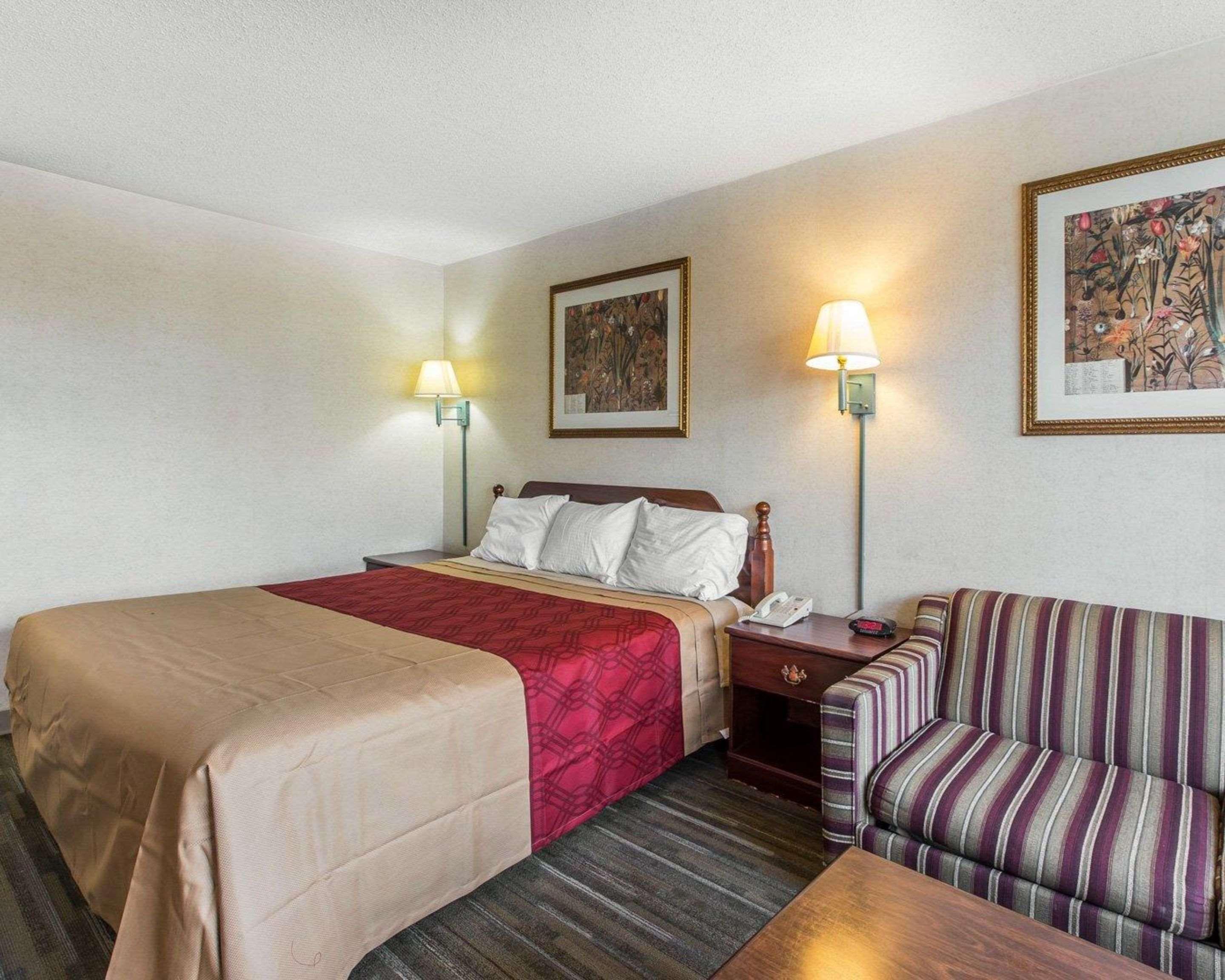 Econo Lodge Calhoun Buitenkant foto