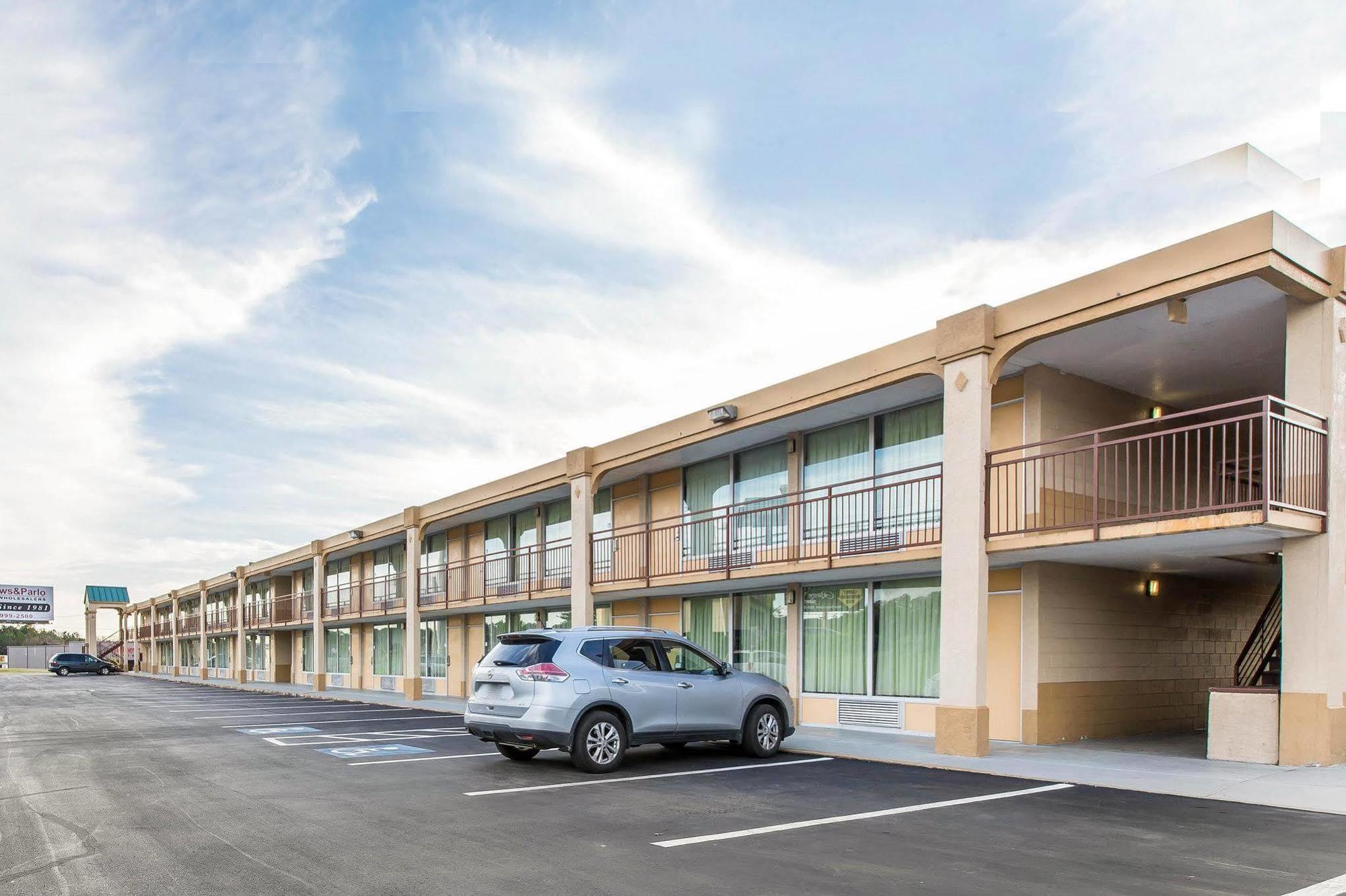 Econo Lodge Calhoun Buitenkant foto